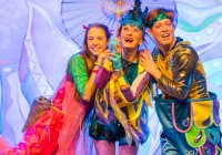 sophie-und-das-drei-federn-raetsel-c-theater-heuschreck-5 sophie-und-das-drei-federn-raetsel-c-theater-heuschreck-5